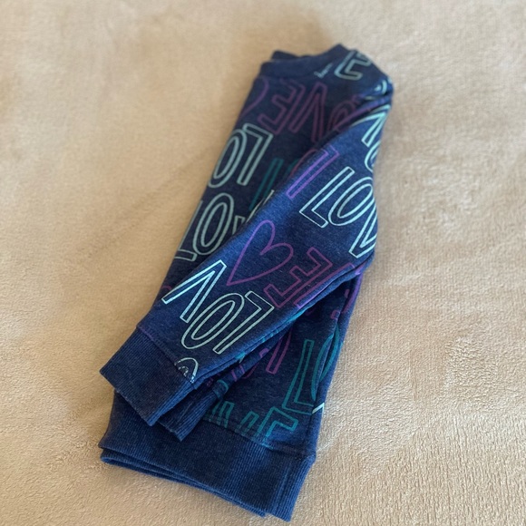 Cat & Jack “Love” Graphic Sweater - Size 3T - Picture 12 of 13